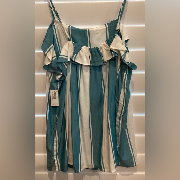 NWT women’s Old Navy blouse tank top - Picture 2 of 4